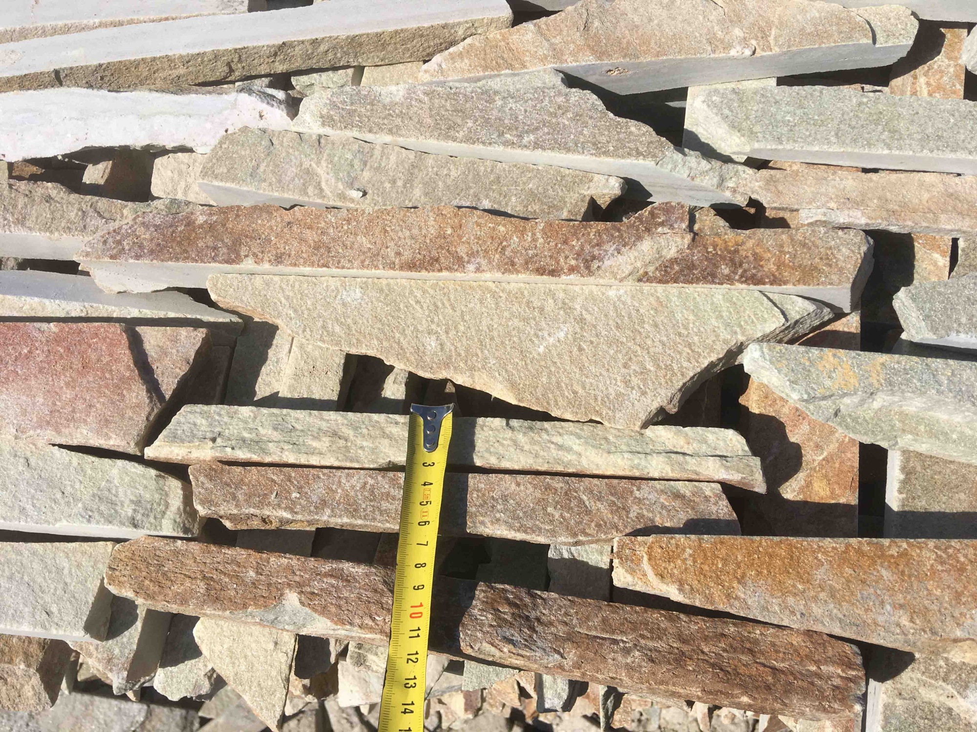 Горбушка златолит золотистый для облицовки купить в Когалыме