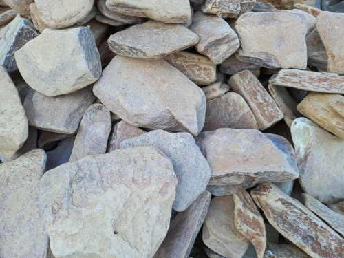 Златолит жёлтый, жёлто-зелёный глыбки и валуны для ланшафтного дизайна купить в Когалыме