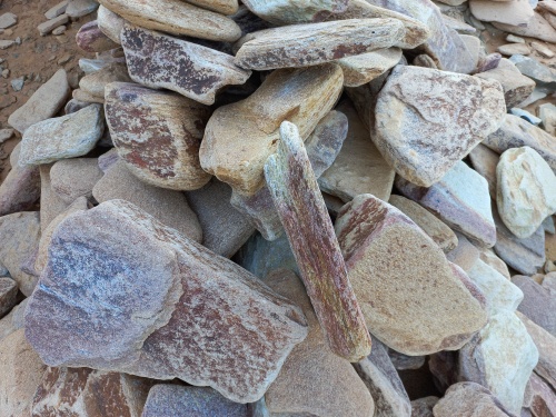 Златолит жёлтый, жёлто-зелёный глыбки и валуны для ланшафтного дизайна купить в Когалыме