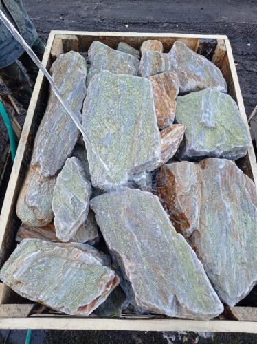 Златолит жёлтый, жёлто-зелёный глыбки и валуны для ланшафтного дизайна купить в Когалыме