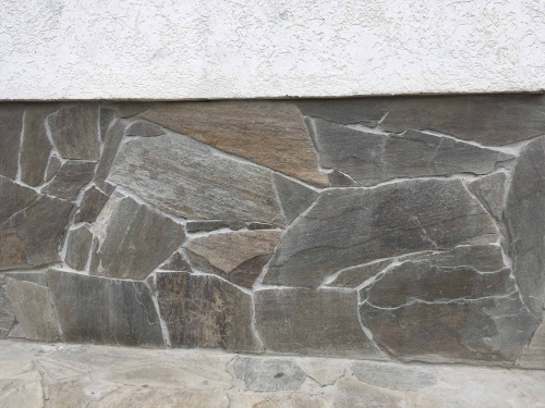 Плитняк златолит Уральский для цоколя, отмостки купить в Когалыме