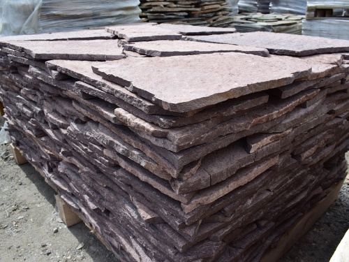 Плитняк лемезит бордовый для облицовки цоколя 20-25 мм  купить в Когалыме