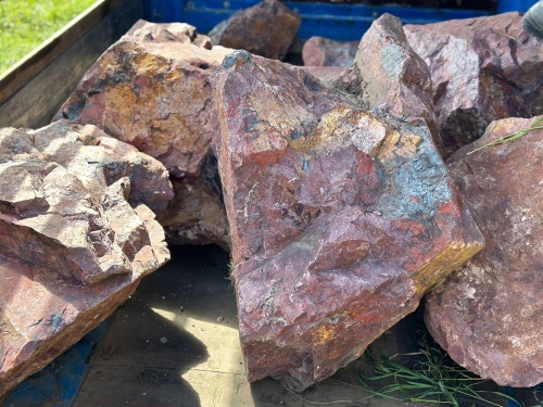 Ландшафтные глыбы красно-фиолетовые 200-1000 килограмм купить в Когалыме