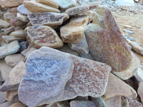 Златолит жёлтый, жёлто-зелёный глыбки и валуны для ланшафтного дизайна купить в Когалыме