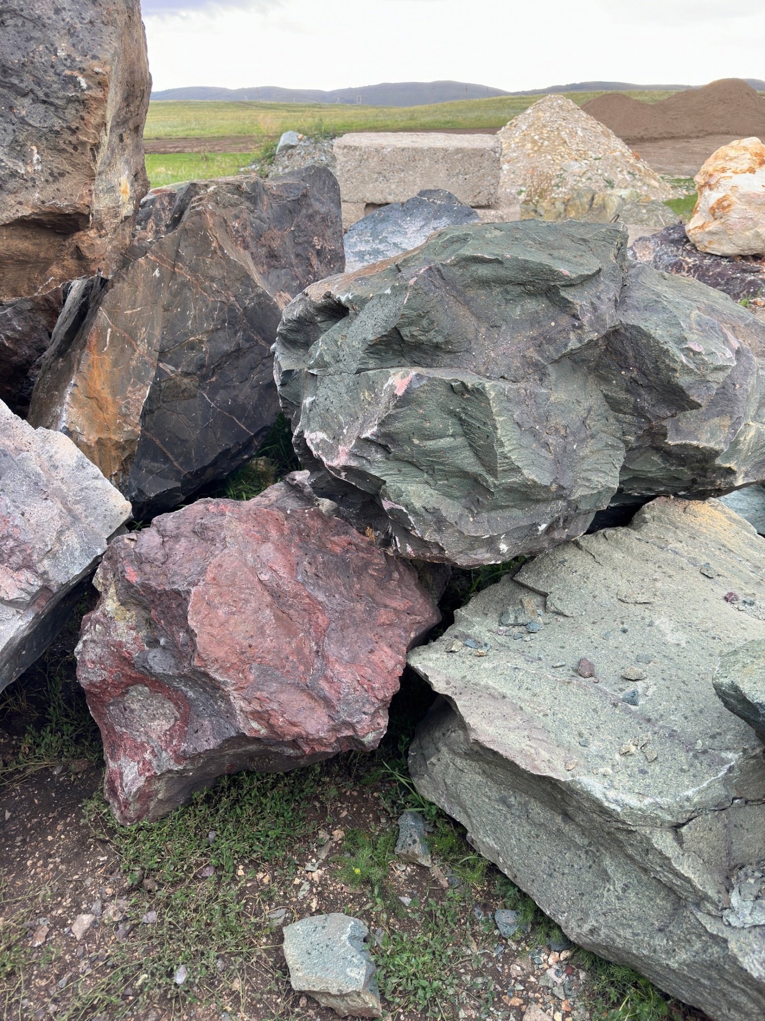 Камни для ландшафтного дизайна зелёные 10-60 килограмм купить в Когалыме