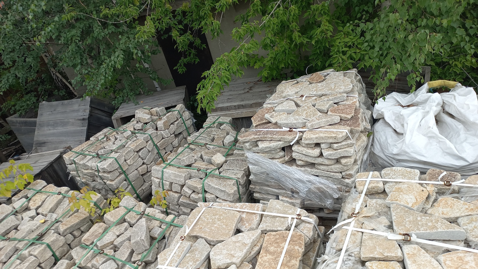 Плитняк гранитный галтованный купить в Когалыме