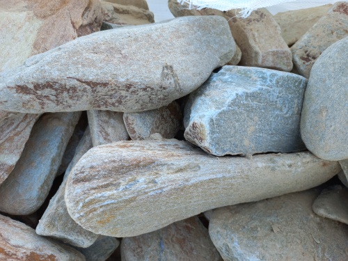 Златолит жёлтый, жёлто-зелёный глыбки и валуны для ланшафтного дизайна купить в Когалыме