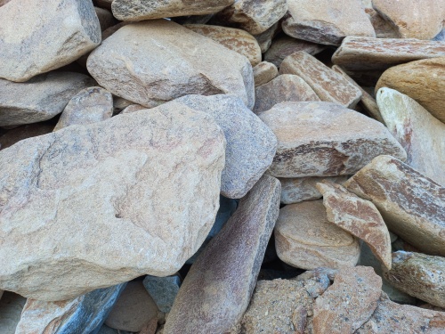 Златолит жёлтый, жёлто-зелёный глыбки и валуны для ланшафтного дизайна купить в Когалыме