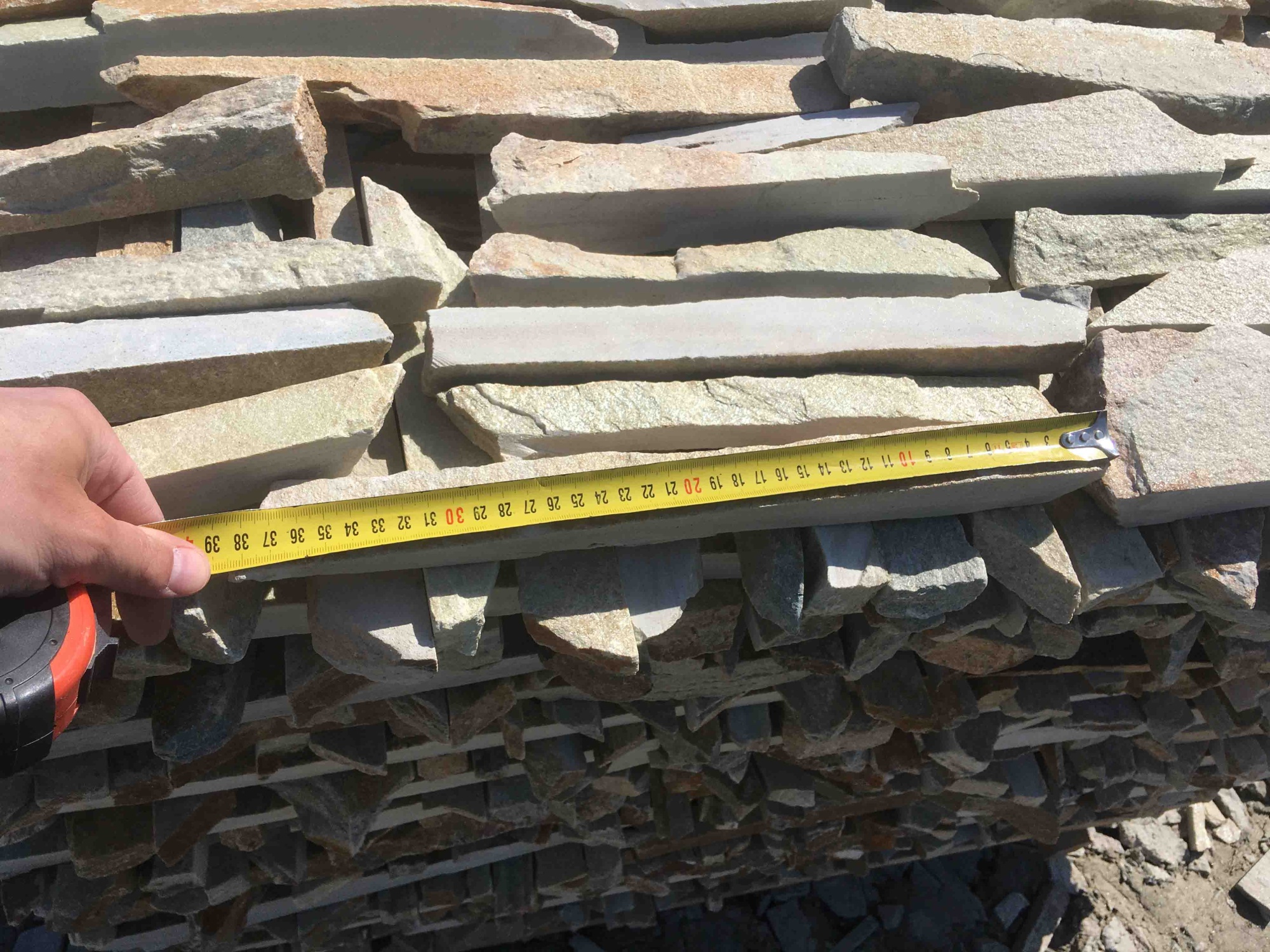 Горбушка златолит золотистый для облицовки купить в Когалыме