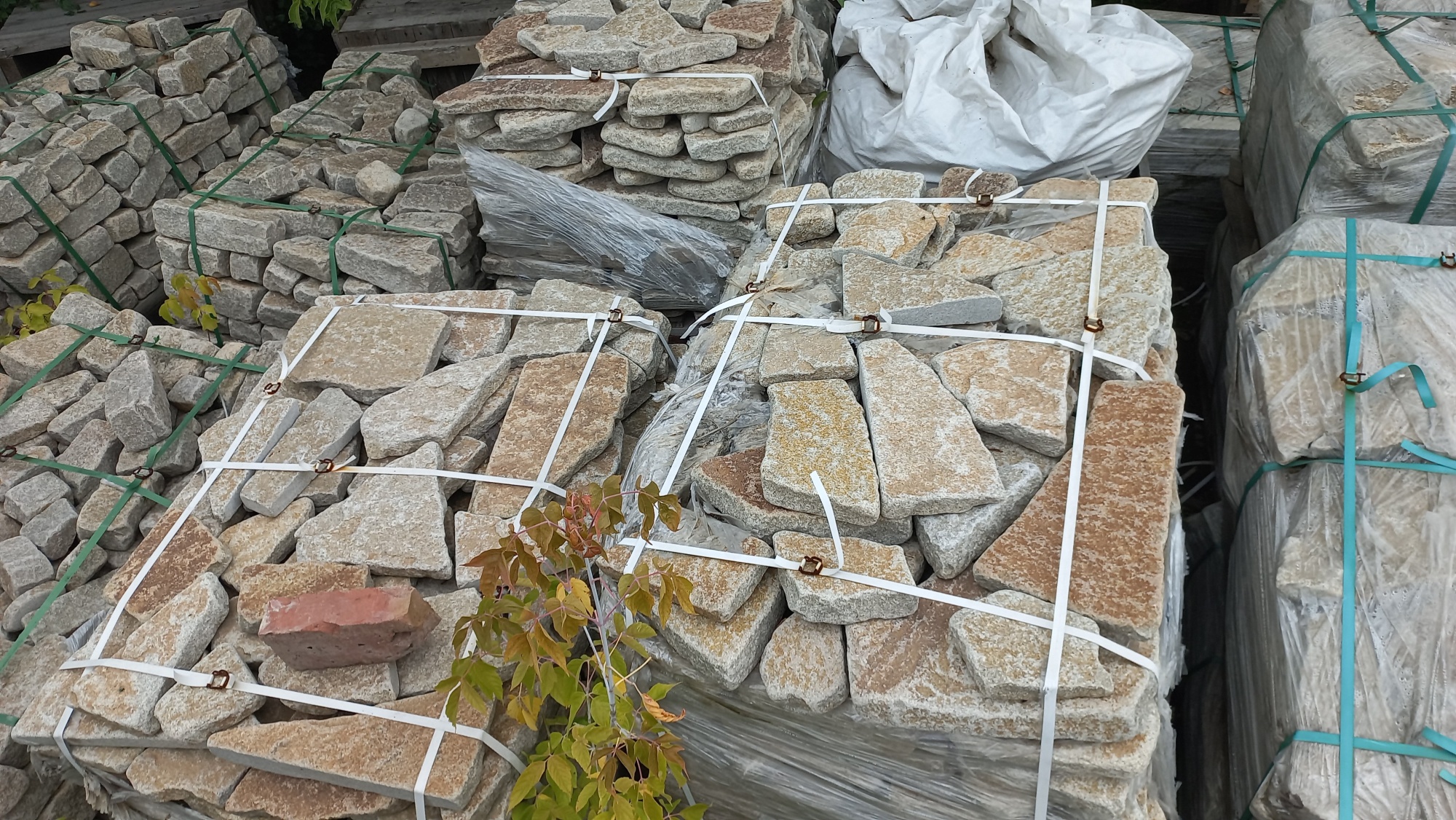 Плитняк гранитный галтованный купить в Когалыме