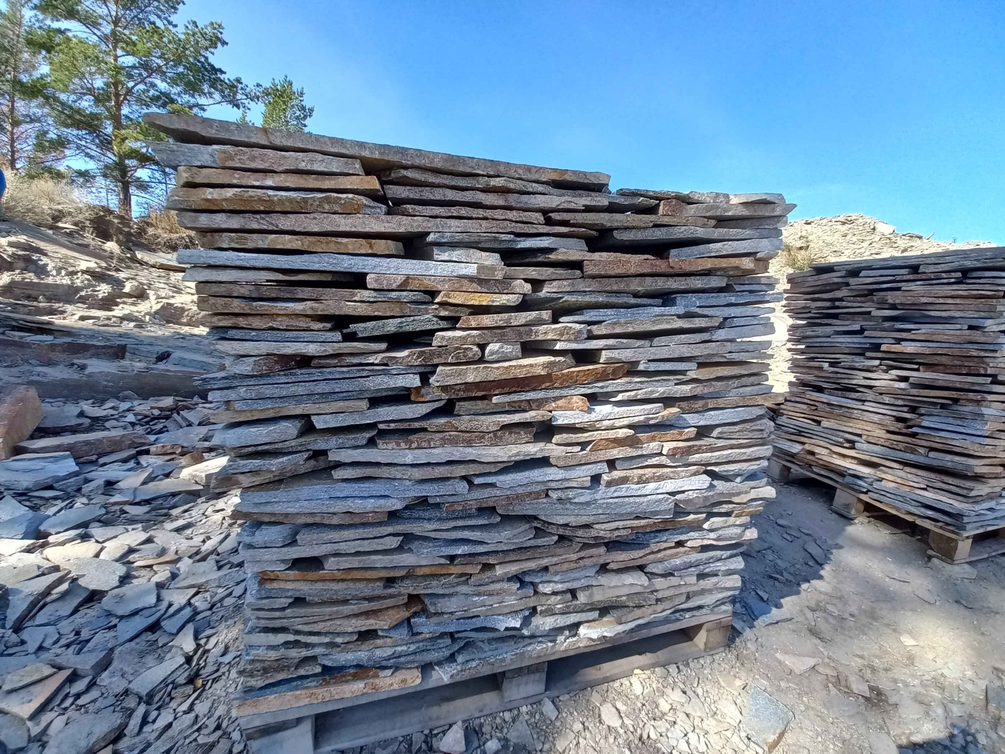 Плитняк златолит серебристый для фасада купить в Когалыме