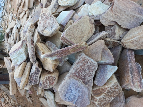 Златолит жёлтый, жёлто-зелёный глыбки и валуны для ланшафтного дизайна купить в Когалыме