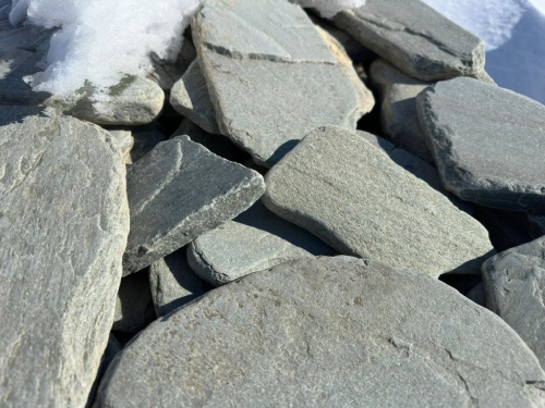 Плитняк златолит зелёный галтованный для цоколя купить в Когалыме