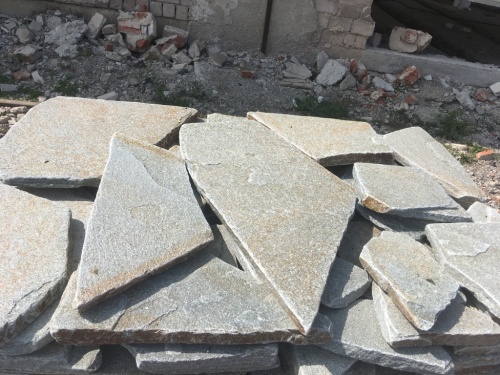 Златолит серебристый галтованный для цоколя купить в Когалыме